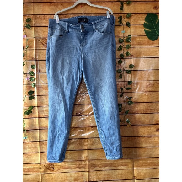 TORRID Women's size 18R Light Wash Jegging 3-Button Stretch Jeans Mid Rise - Picture 1 of 7